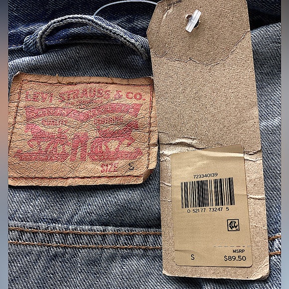 NWT Levi’s Classic Denim Jacket. B13 - Picture 4 of 12